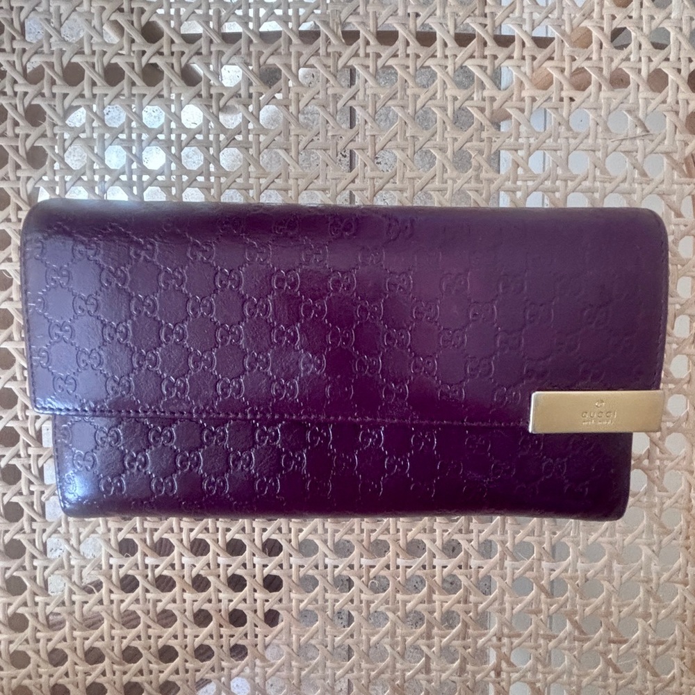 Gucci, Microguccissima Continental Leather wallet in plum